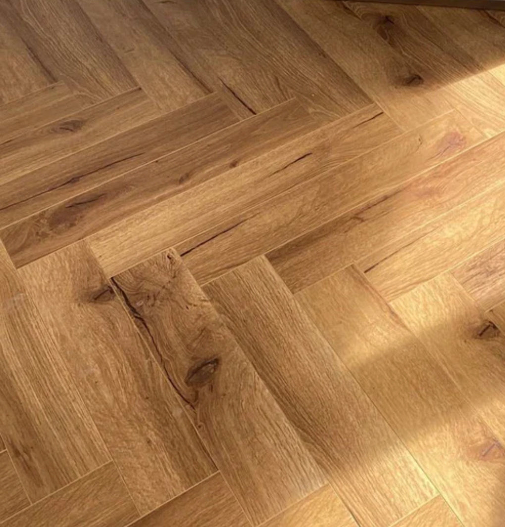 LIGHT LUXURY 12MM HERRINGBONE - TRADITIONAL OAK